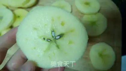 Make Cracking apples step 1