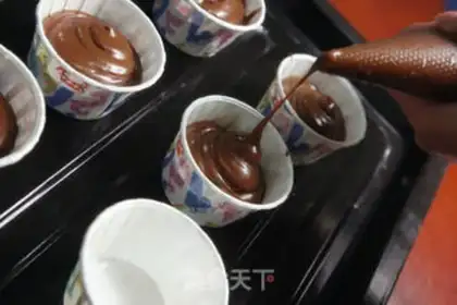 Make Melvin chocolate cake step 8