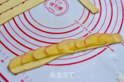 Make Rose apple rolls step 7