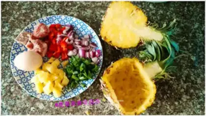 Make Black pepper pineapple rice step 0