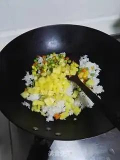 Make Pineapple rice step 5