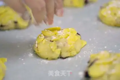 Make Italian desert roses step 3