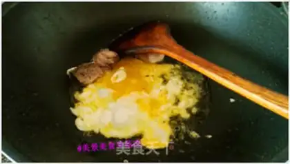 Make Black pepper pineapple rice step 1