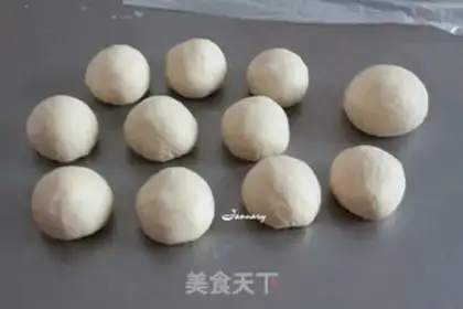 Make Christmas bread step 3
