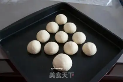 Make Christmas bread step 4