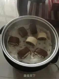 Make Chocolate two-coloured buns step 8