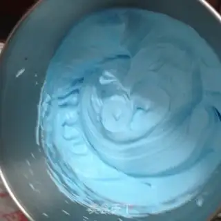 Make DORAEMON CREAM CAKE step 19