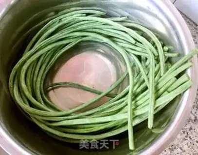 Make The peas are embedded in pearls step 0