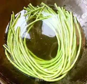 Make The peas are embedded in pearls step 1