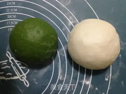 Make Snack chickens with gold balls step 3