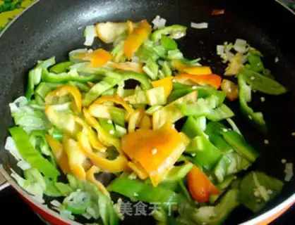 Make Pepper fried eggs step 5