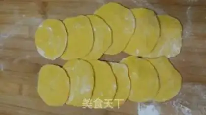 Make Rose pumpkin roll step 15