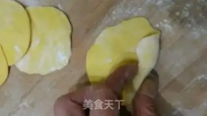 Make Rose pumpkin roll step 16