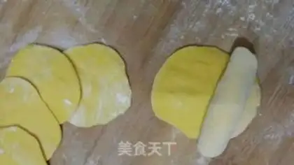 Make Rose pumpkin roll step 17