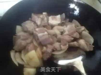 Make Onion carrots, goat meat step 7