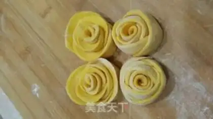 Make Rose pumpkin roll step 22