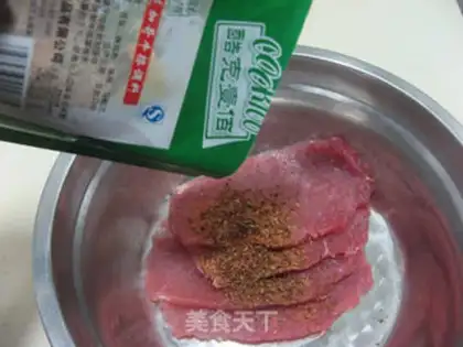 Make Chicago black pepper beef roll step 2