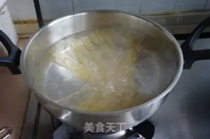 Make Spaghetti pasta step 3