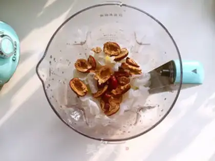 Make The silver spoon of red dates step 0