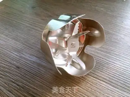 Make The silver spoon of red dates step 1