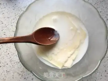 Make Tea strawberry mousse cake step 8