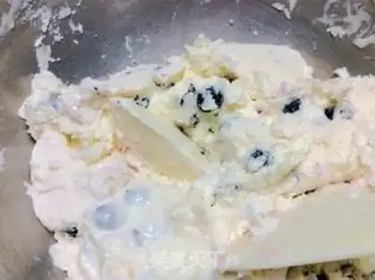 Make Blueberry yogurt cream step 5