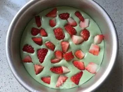 Make Tea strawberry mousse cake step 18