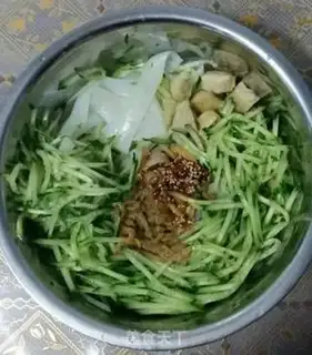 Make Tomato fishball soup step 0