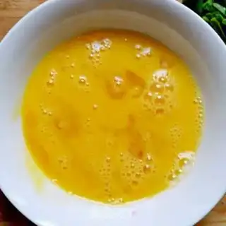 Make Scrambled eggs step 2