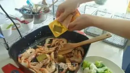 Make Thai coconut curry shrimp step 4