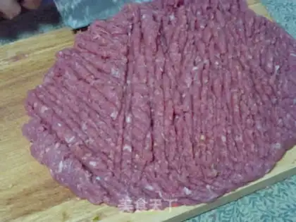 Make Home-based manual meat round step 2