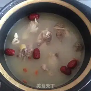Make Weishan medicine for lamb soup step 5