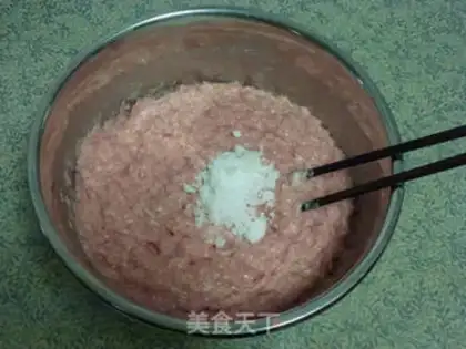 Make Home-based manual meat round step 12