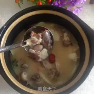 Make Weishan medicine for lamb soup step 7