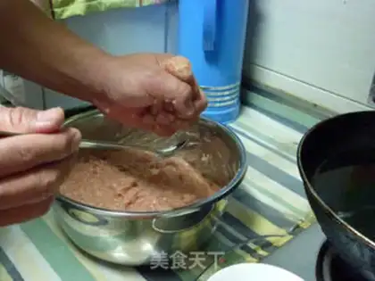 Make Home-based manual meat round step 19
