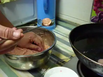 Make Home-based manual meat round step 20