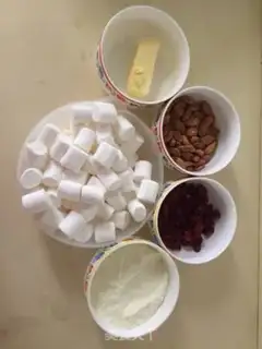 Make Old cranberry almonds step 0
