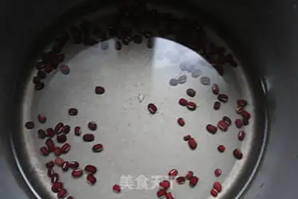 Make Red bean date black rice congee step 0