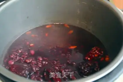 Make Red bean date black rice congee step 4