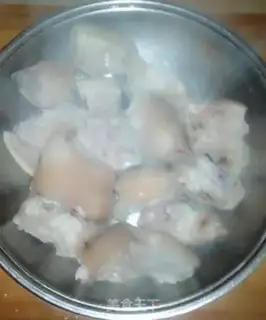 Make Red burning pig hoof step 0