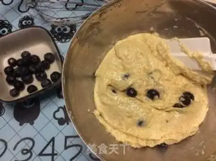 Make Crackers, blueberry cake step 7