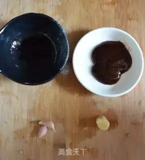 Make Roast chicken leg with fork step 1