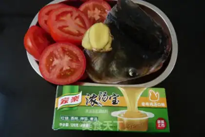 Make Tomato fish-head chicken soup pan step 0