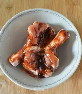 Make Roast chicken leg with fork step 4