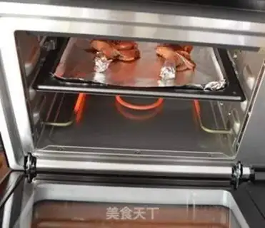 Make Roast chicken leg with fork step 6