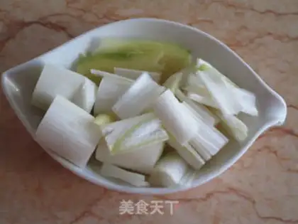 Make Onion sea cucumber step 1