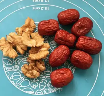 Make A walnut-tree snack step 0