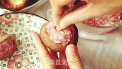 Make Shrimp makes mushrooms step 1