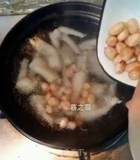 Make Peanut phoenix soup step 3