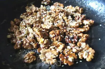 Make Amber walnuts step 5